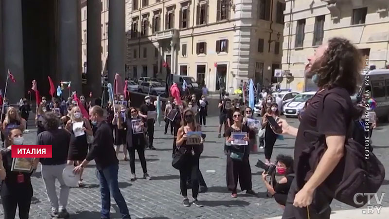 В Риме на акции протеста вышли гиды и экскурсоводы. Они требуют от властей большей финансовой поддержки-3