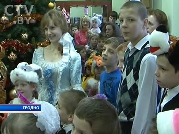 В Гродно детям-сиротам и малышам с особенностями развития 18 декабря подарили настоящую новогоднюю сказку