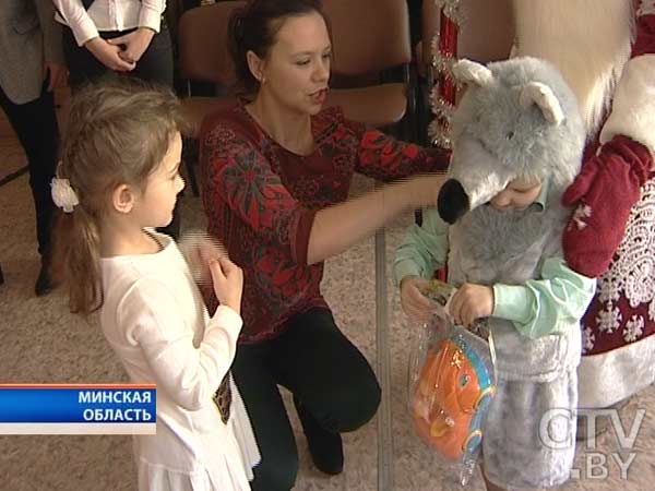 Воспитанников Смолевичского социально-педагогического центра с праздниками поздравил Виктор Лукашенко