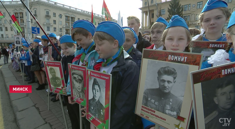За каждым фото – свой подвиг. Президенту показали уникальный альбом «Беларусь помнит»-1 За каждым фото – свой подвиг. Президенту показали уникальный альбом «Беларусь помнит»-1
