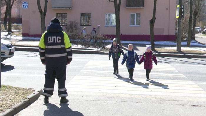 «Дети иногда, не осознавая опасности, могут неожиданно выскочить». В Минске проходит акция ГАИ «Безопасная дорога в школу»