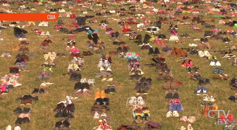 Перед зданием Капитолия в США выложили обувь детей, погибших из-за вооруженного насилия в школе-1 Перед зданием Капитолия в США выложили обувь детей, погибших из-за вооруженного насилия в школе-1