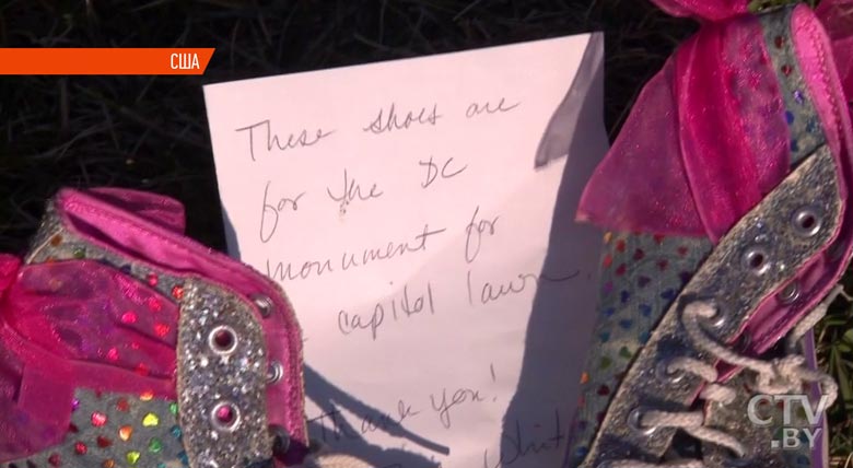 Перед зданием Капитолия в США выложили обувь детей, погибших из-за вооруженного насилия в школе-4 Перед зданием Капитолия в США выложили обувь детей, погибших из-за вооруженного насилия в школе-4