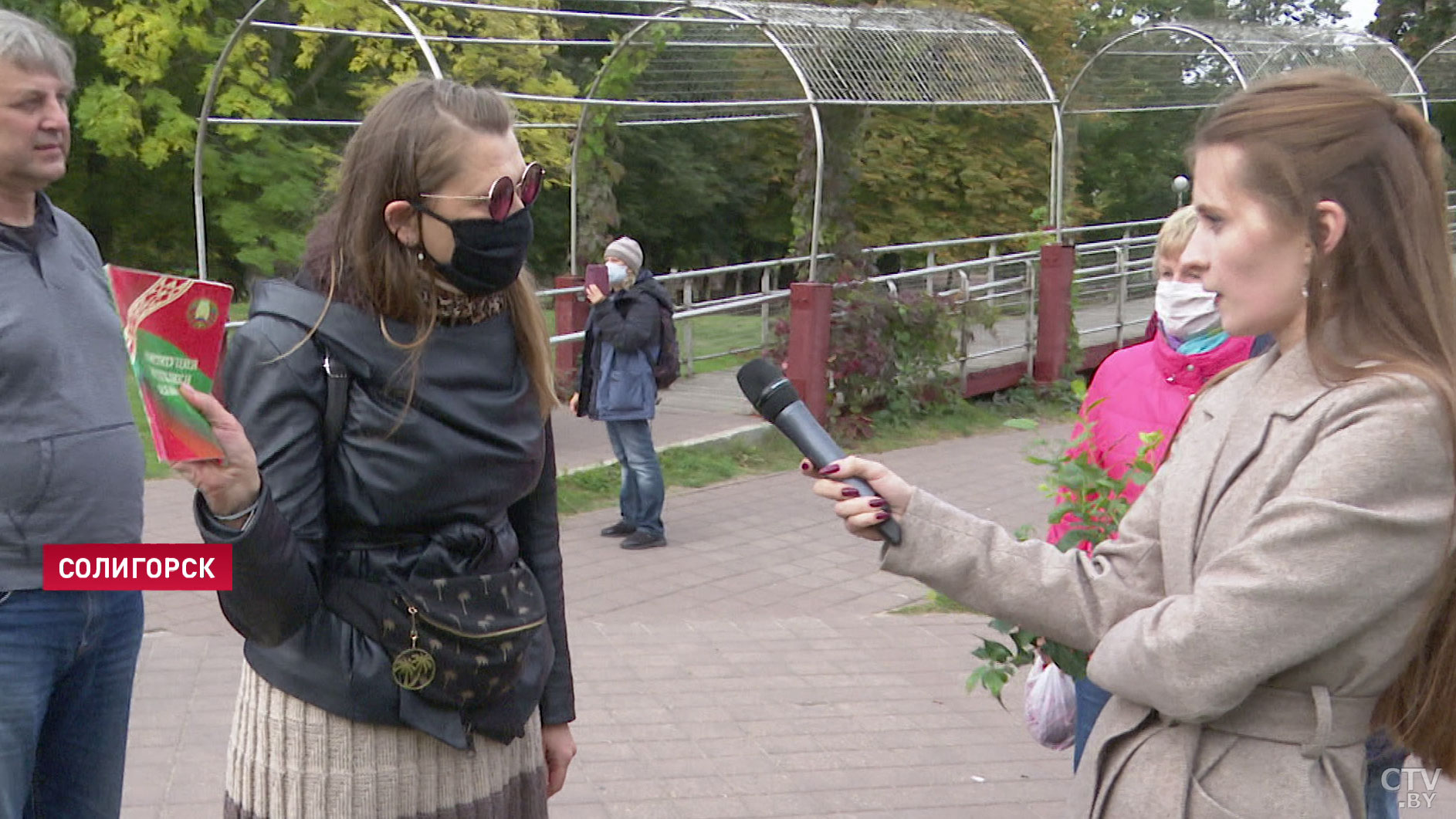 «Хочу пригласить вас на прогулку по городу». Вот так проходила акция протеста в Солигорске, и о чём говорили люди на улицах-26