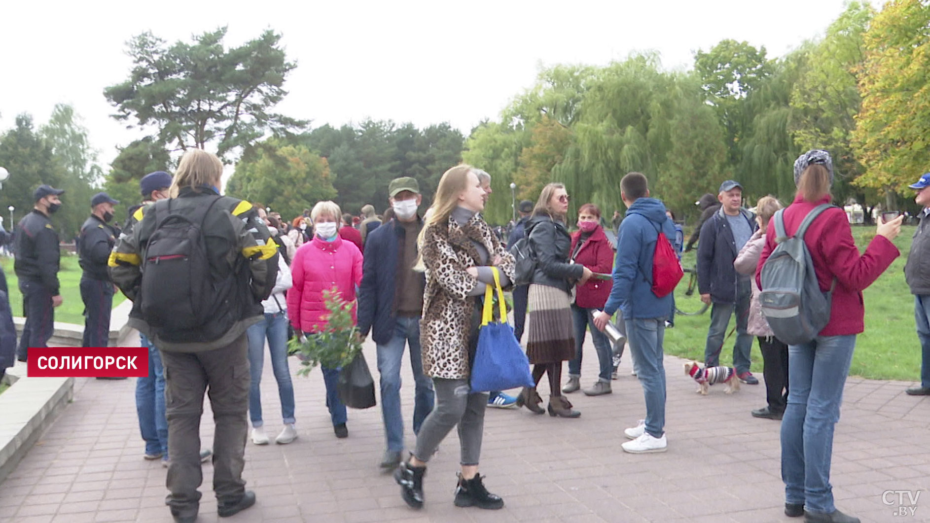 «Хочу пригласить вас на прогулку по городу». Вот так проходила акция протеста в Солигорске, и о чём говорили люди на улицах-7