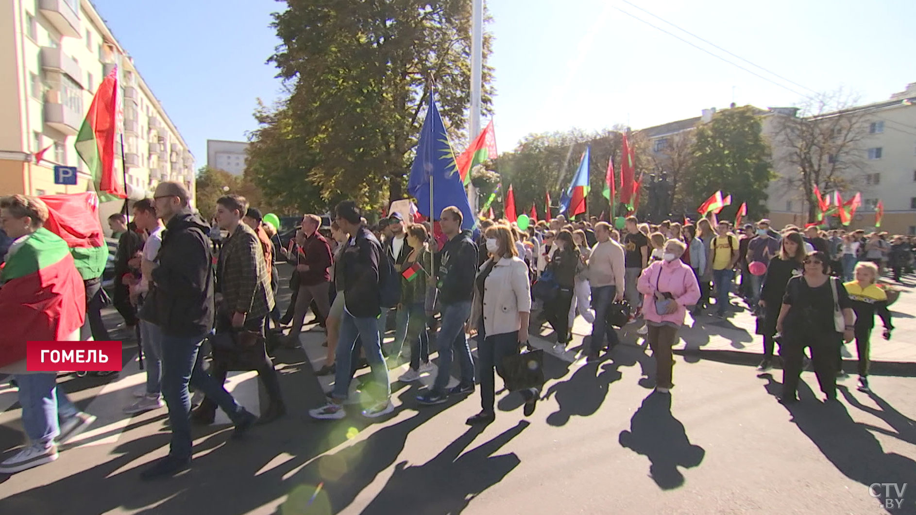 «Мне есть за что говорить спасибо этой стране». В Гомеле состоялось шествие в поддержку мира и безопасности -1