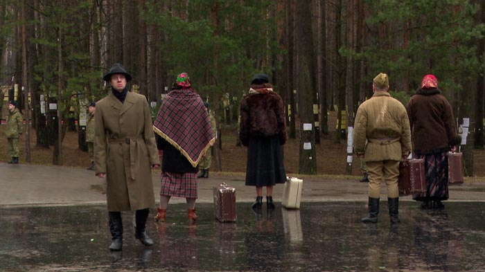 «Мы сегодня пришли сюда со своими детьми». Акция «30 дней до Победы» началась с автопробега в Тростенец