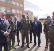 Президент Беларуси: белорусская армия должна сочетать в себе элементы контрактной и срочной службы Президент Беларуси: белорусская армия должна сочетать в себе элементы контрактной и срочной службы