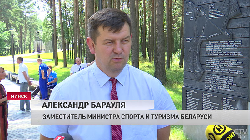 «Им тоже важно понимать, знать». Александр Барауля и белорусские спортсмены приняли участие в акции накануне Дня Независимости-6