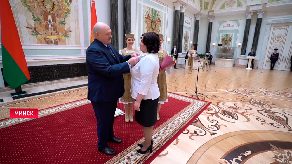 «Занимайтесь своим делом». Александр Лукашенко вручил госнаграды и генеральские погоны-4