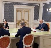 Лукашенко: а чего вы боретесь против Конституции? Не проголосует народ на референдуме за изменения, останется эта Конституция