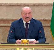 Александр Лукашенко: давайте откровенно, Конституция – это бумага, никчёмная была бы бумага, если бы не сами люди
