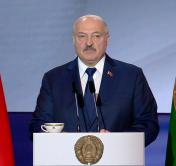 Лукашенко: мы наблюдаем оголтелую гонку за дипломами о высшем образовании. Получают их дети, а потом всю жизнь ищут себя