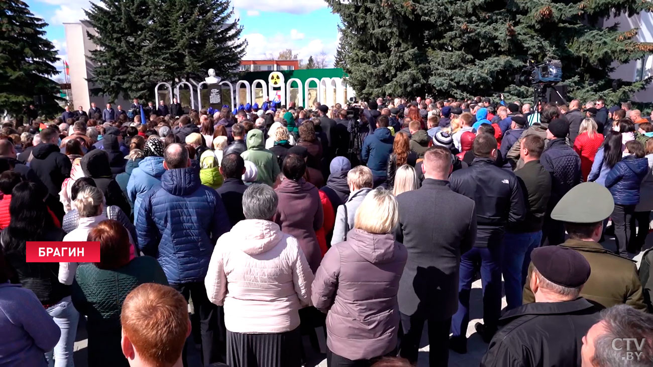 «Вы наш национальный герой». За что говорили спасибо Президенту в Брагине?-1