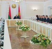 Александр Лукашенко: вы знаете, какая это адская работа – отвечать за чужих детей? Некоторые из них 1000 рублей не получают