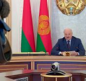 Александр Лукашенко: всё говорим, что продовольствие, опасные тенденции, а сами телепаемся с этим несчастным документом