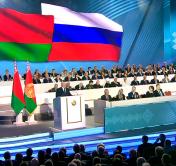 Президент Беларуси о России: пока мы рядом стоим плечо к плечу или спина к спине никто нас на колени не поставит