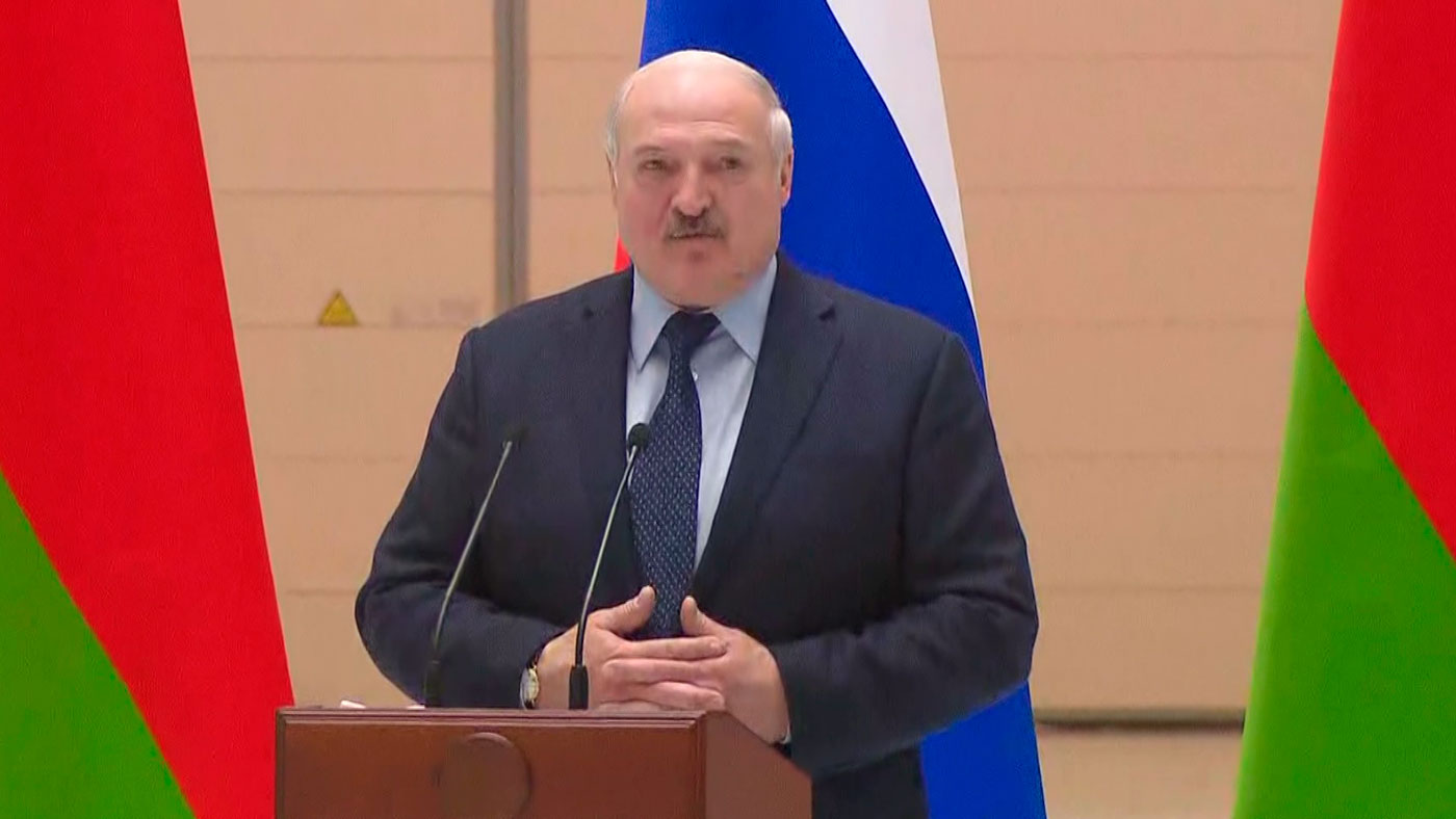 Лукашенко шутит: раньше думал, что старший брат может меня отправить в космос и назад не вернуть