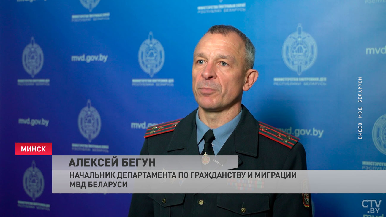 Александр Лукашенко подписал указ о приёме в гражданство 220 человек-4