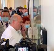 Александр Лукашенко пообщался с маленьким пациентом с нулевым иммунитетом