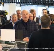 Александр Лукашенко посещает фермерский экорынок под Минском