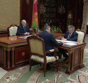 «Здесь надо калёным железом вырезать все недостатки». Александр Лукашенко потребовал не допускать падёжа скота
