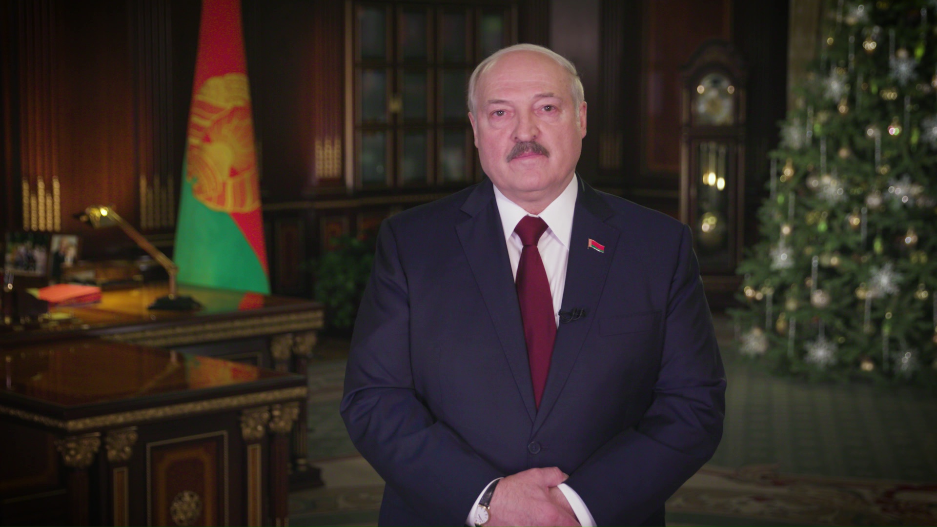 Александр Лукашенко поздравил белорусов с Новым 2022 годом: «В каждом из нас горит неугасаемое пламя любви к родине»