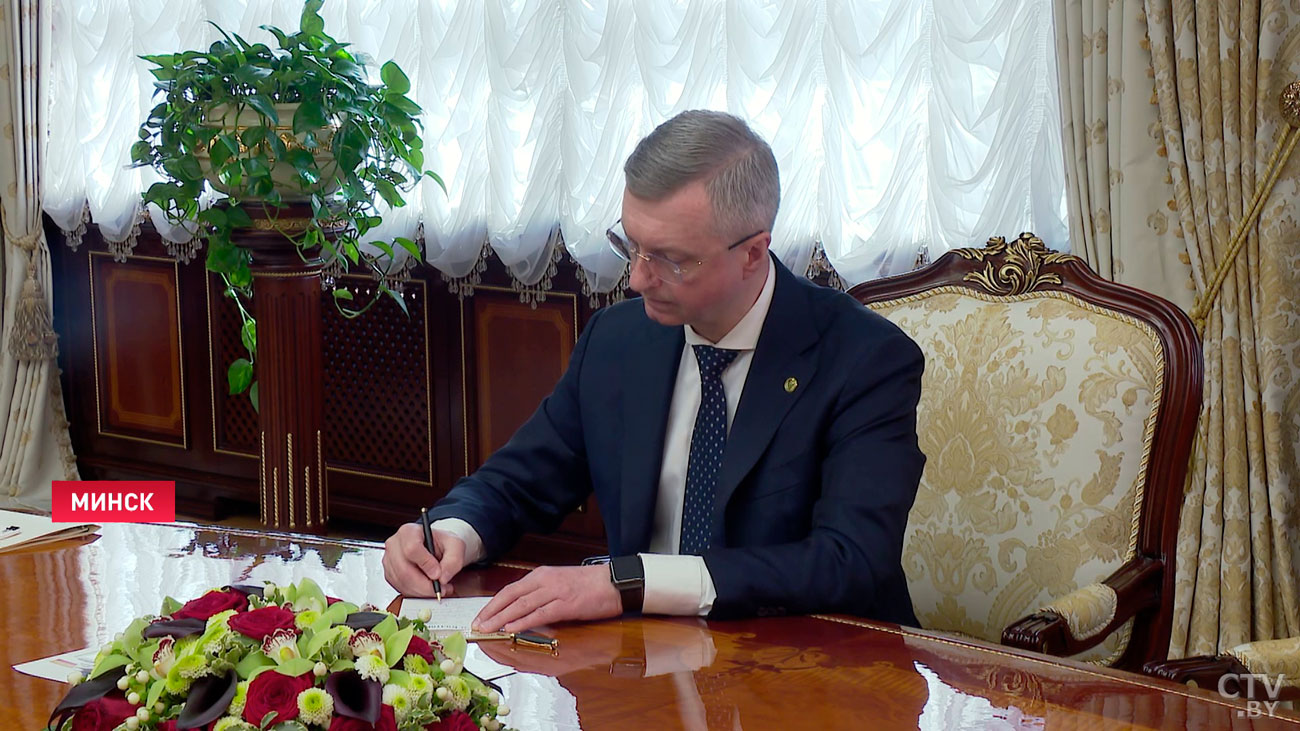 Александр Лукашенко: дошло до того, что некоторые из магазинов и супермаркетов отказывались брать к реализации белорусские товары-7