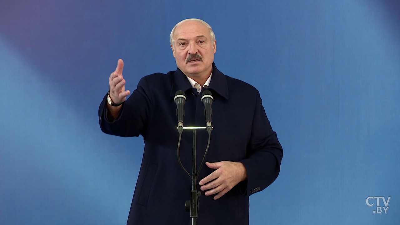 Александр Лукашенко – Владимиру Путину: «Премии мы тебе за то, что ты нам нефть по мировой цене продаешь, платить не будем»-4