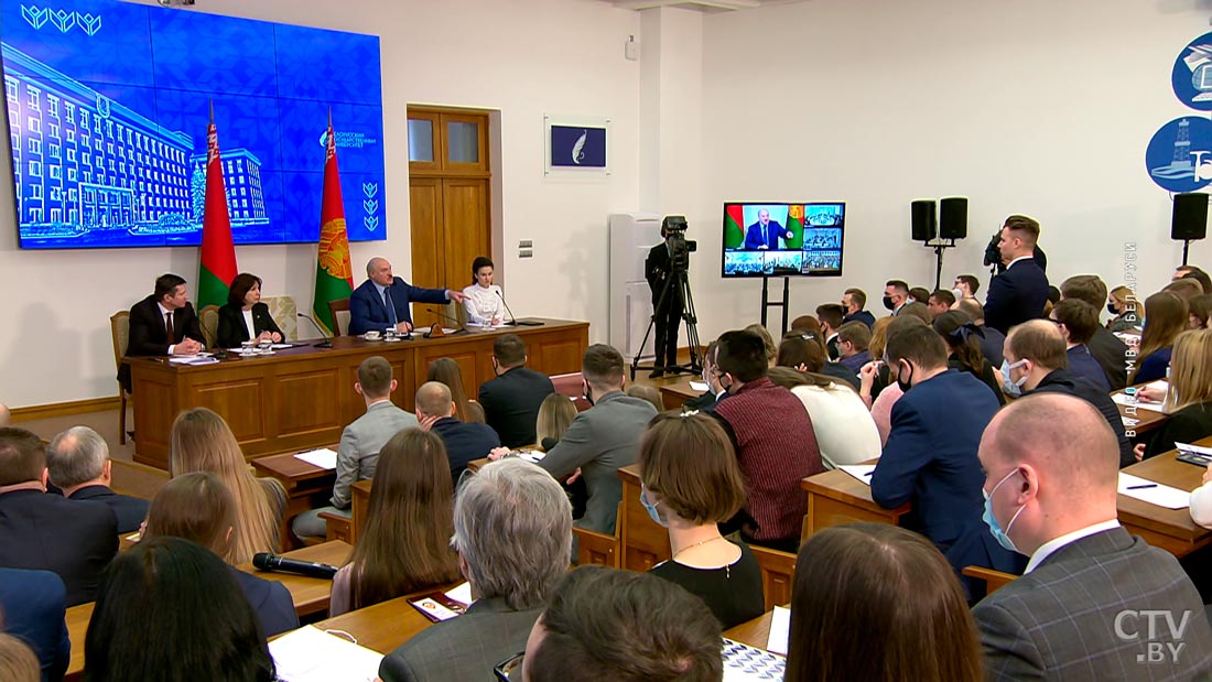 Александр Лукашенко о «тайной» инаугурации: все бы говорили, что там сожгли депутатов-1