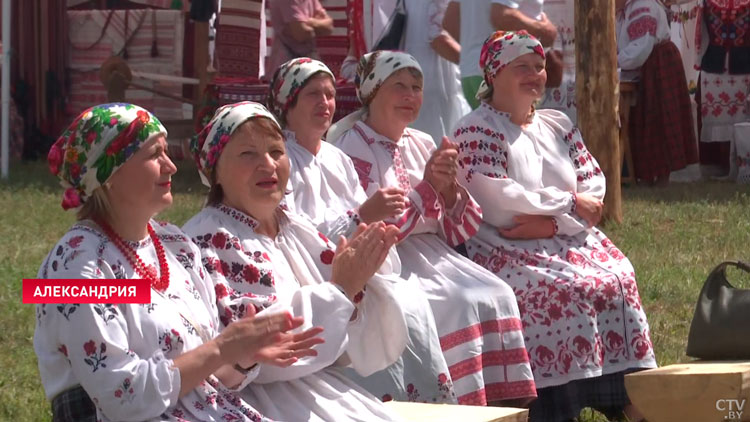 Площадка размером с 10 футбольных полей! В Александрии многолюдно ещё до начала праздника-13