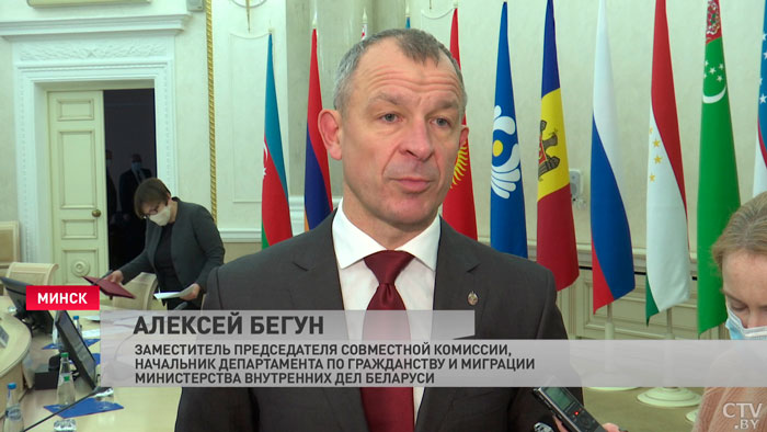 «Мы оформляем соответствующие документы». Алексей Бегун рассказал, как Беларусь помогает беженцам вернуться домой-4