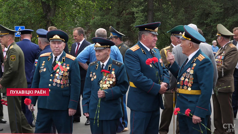 Памяти защитников Отечества. Историко-культурный комплекс «Аллея воинской славы» открыли в Марьиной Горке-5