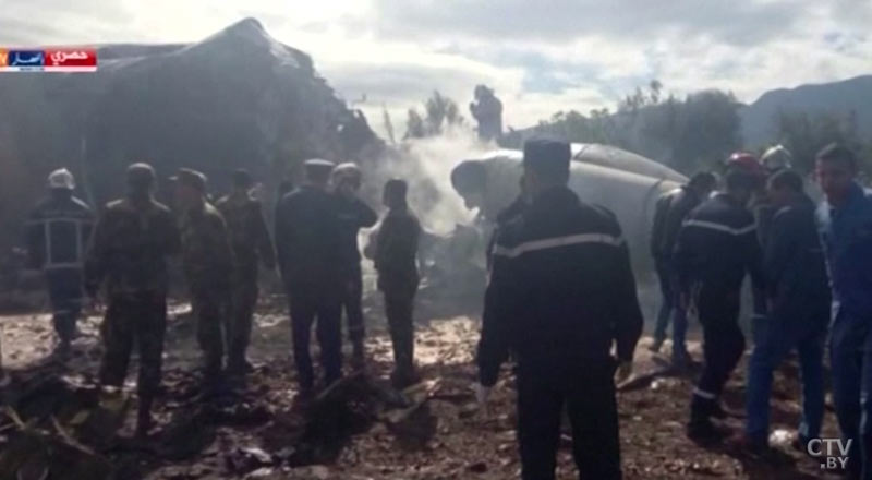 Крушение военно-транспортного самолёта в Алжире. Число жертв растёт-1