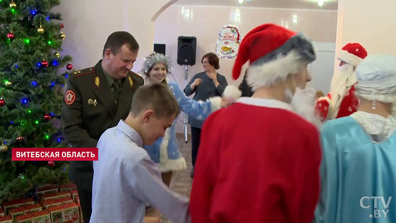«В детях поддержать надежду на будущее». Андрей Равков и военное ведомство поздравили ребят из Андреевского детского дома-11