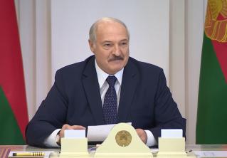 «Приходит домой и говорит жене». Александр Лукашенко рассказал анекдот про Жириновского