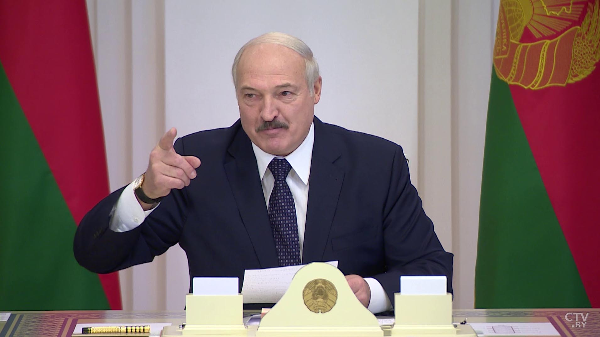 «Приходит домой и говорит жене». Александр Лукашенко рассказал анекдот про Жириновского-7