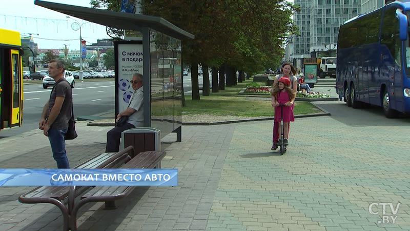 «Плащ развевается за спиной, рюкзак в виде горба, и люди оглядываются». Бизнес-леди ездит на самокате по Минску-7