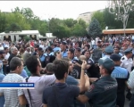 В Ереване митингующие напали на полицейских: 50 человек пострадали, 136 задержаны 