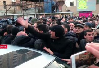 В Армении уволили начальника Генштаба. Протестующие требуют отставки Пашиняна