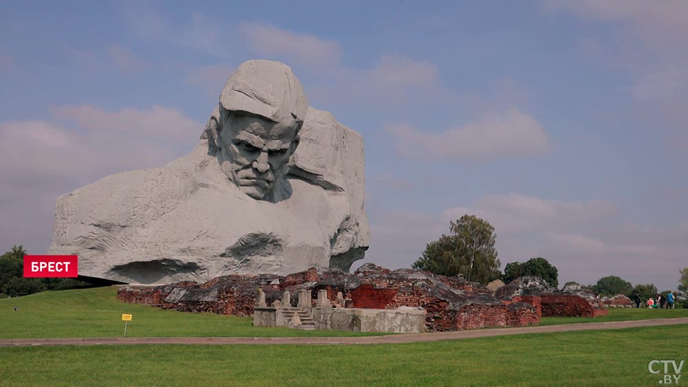 В Брестcкой крепости состоялась торжественная церемония открытия АрМИ-2022-8