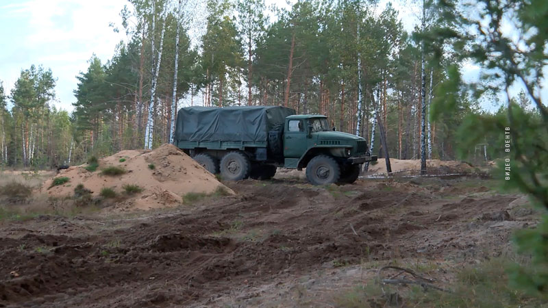На полигоне под Брестом военные отработали тактику применения БМП и беспилотников-7