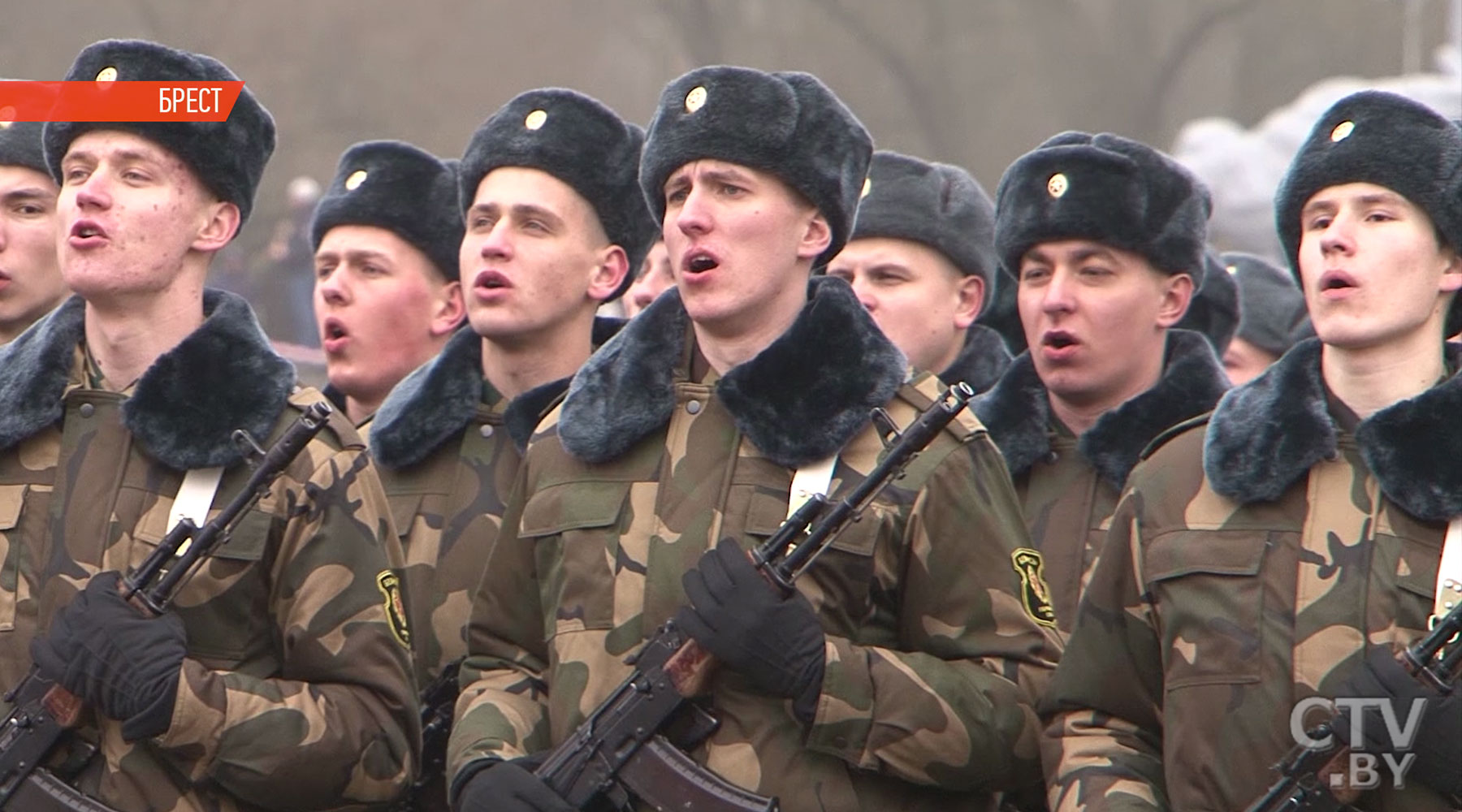  В Гродно прошёл военный парад, посвященный 100-летию Вооружённых Сил Беларуси 