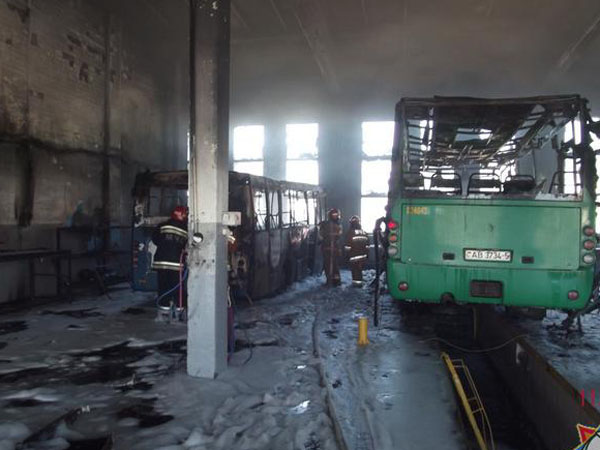 Пожар в автобусном парке Солигорска. Сгорели два автобуса