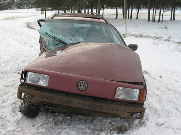 Под Пинском столкнулись два Volkswagen Passat. 82-летний мужчина скончался