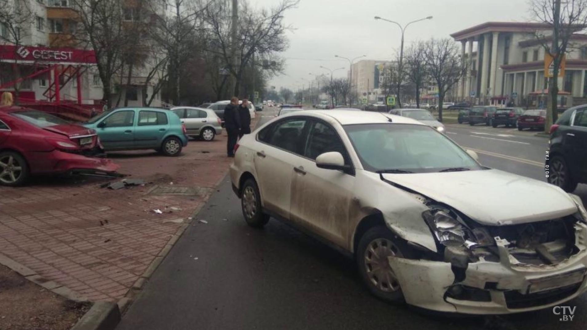 В Минске произошло четыре аварии за сутки. В больницу попал 32-летний мужчина-10