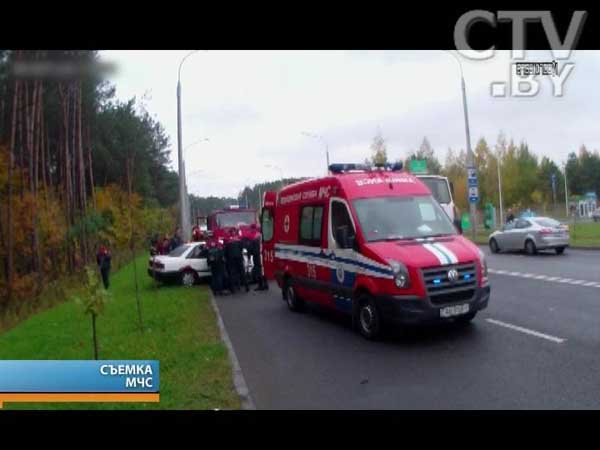 Авария в Минске. Легковушка врезалась в самосвал 
