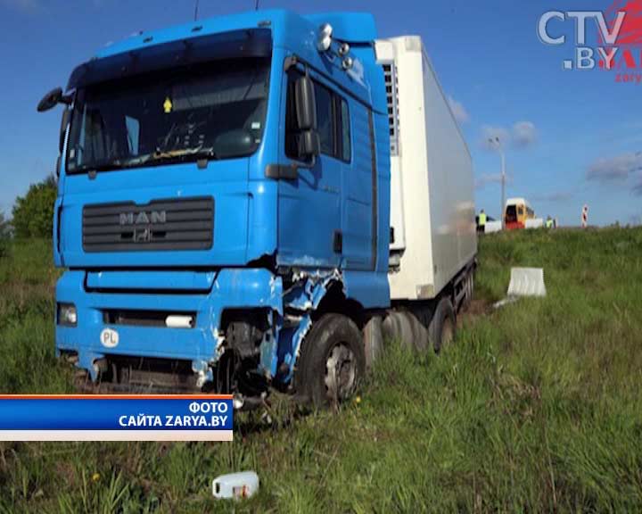 Польская фура и маршрутка столкнулись в Брестской области: пострадал водитель микроавтобуса