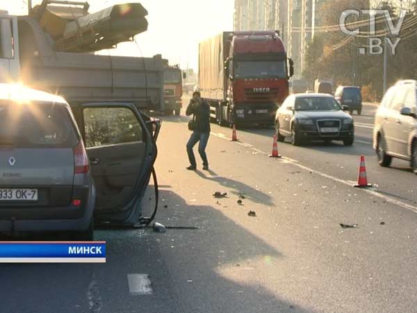 «Черная среда» для водителей в Минске: сразу две крупные аварии произошли в столице 16 октября. 1 человек погиб