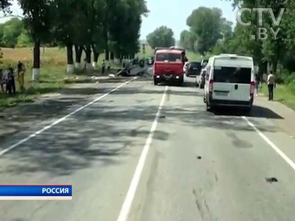 Маршрутка, грузовой и легковой автомобили столкнулись в Ростовской области. 4 человека погибли, около 20 пострадали